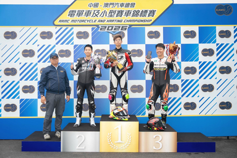 ◎ 中國澳門汽車總會周六在路環車場舉行電單車錦標賽三和小型賽車T4比賽三,各組別頒獎。