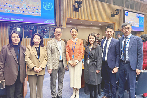 ◎ 國務院婦兒工作委員會副主任林怡與港澳代表合照。