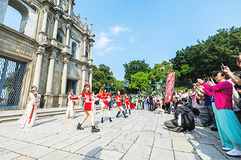 ◎「文化多點、幸福多點」,《花木蘭》社區快閃活動。