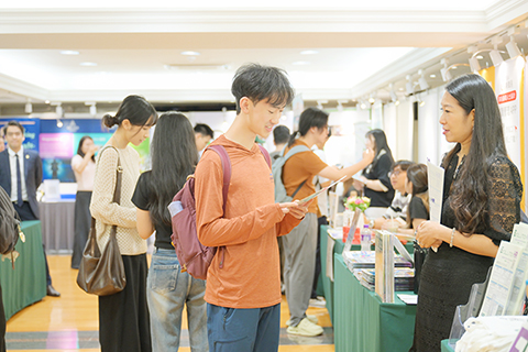 ◎ 逾百參展機構為澳理大學生提供就業崗位和資訊。