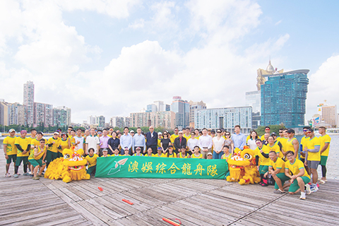 ◎ 澳娛綜合為龍舟隊舉行下水禮。