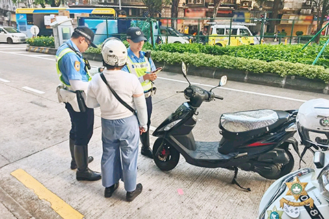 ◎ 治安警加強監察及檢控各類交通違法行為。
