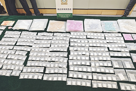 ◎ 檢獲市值逾一百八十六萬澳門元的毒品。