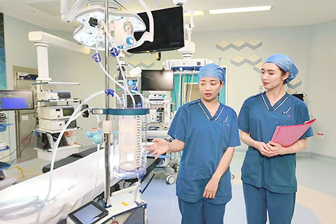 ◎ 梁凱晴直擊加熱腹腔化療技術。