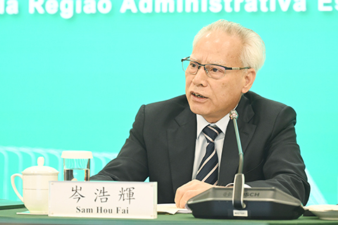 ◎行政長官岑浩輝在新聞發佈會上發言。