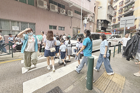 ◎ 家長讚賞有學校下午錯峰開學禮。