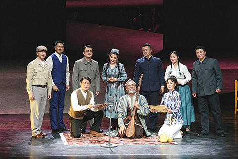 2025年7月11日,歌劇《木卡姆戀歌——萬桐書》在烏魯木齊市首演。圖為演出現場。 (資料圖,新疆藝術劇院木卡姆藝術團 供圖)