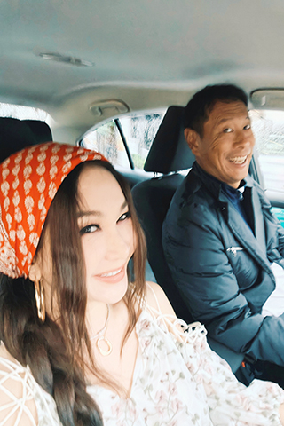 ◎ 溫碧霞與老公何祖光在京都慶祝結婚周年。