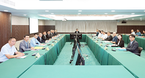 ◎ 譚偉文指示須盡快完善樓宇外牆維修防火指引,從源頭消除施工安全隱患。