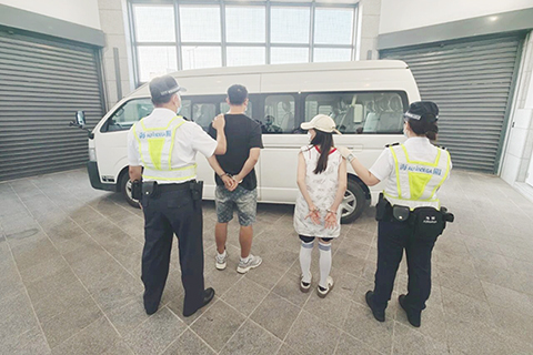 ◎ 海關截獲涉售假冒球衣兩內地男女並移送檢察院法辦。