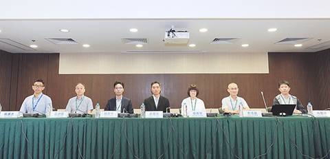 ◎ 工務局及環保局向業界講解工程相關法例規範及電子政務申辦須知。